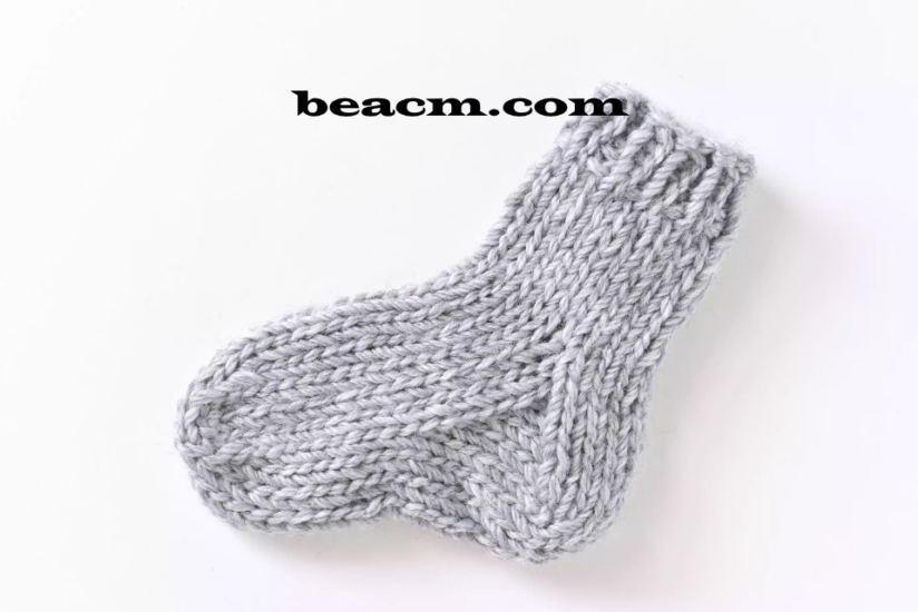 How to knit a small sock with a step-by-step exercise pattern